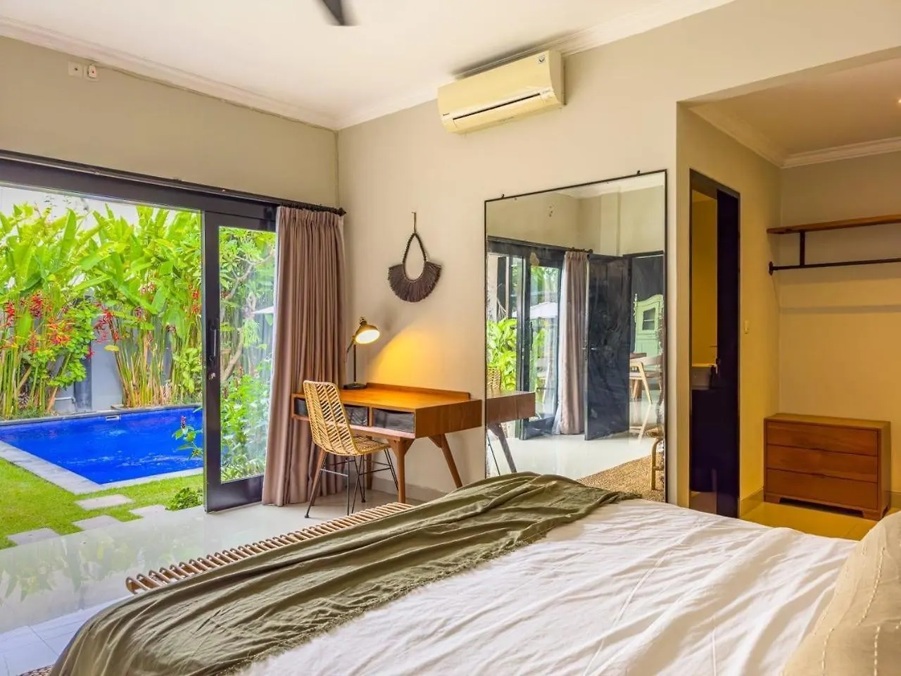 3 Bed Tropical Villa With Private Pool Canggu  0*, Canggu (Bali)